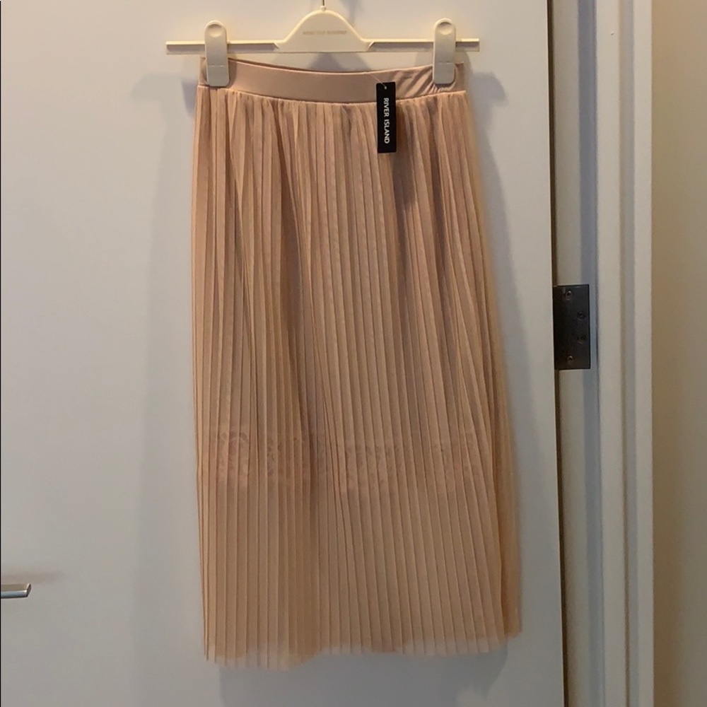River Island pleated skirt with lace underlay NWT
